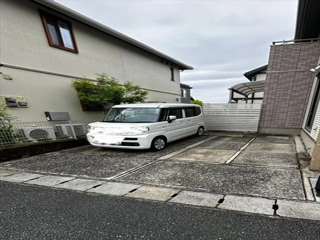 駐車場拡張&裏庭雑草対策でスッキリ!庭を有効活用した施工事例